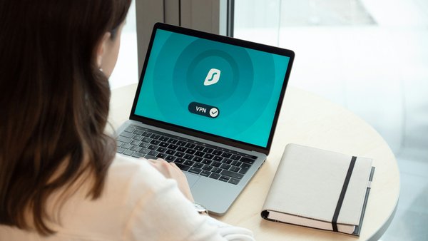 Comment choisir un bon routeur VPN pour sécuriser les connexions à distance?